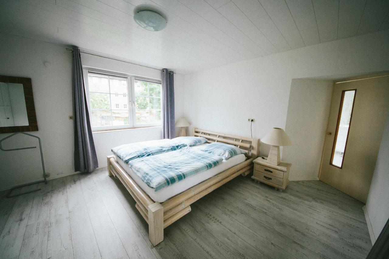 Grosse & Voll Ausgestattete Apartments, Studios, Doppelzimmer, Workspace, Parkplatz, Netflix, Prime & Schnelles Wifi In Ruhiger Lage Mit Garten Рудольштадт Екстер'єр фото