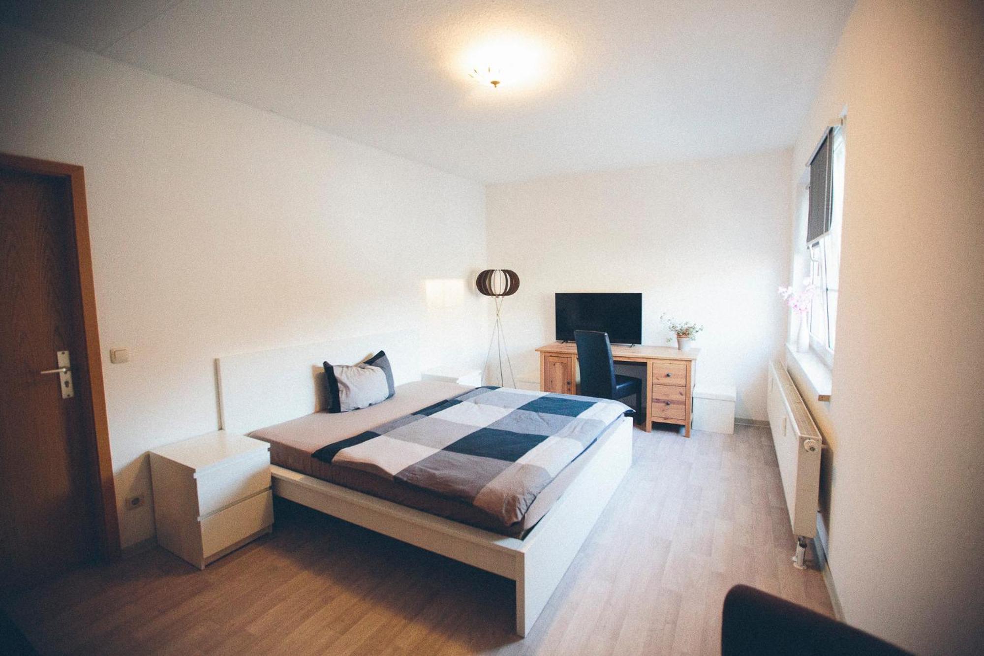 Grosse & Voll Ausgestattete Apartments, Studios, Doppelzimmer, Workspace, Parkplatz, Netflix, Prime & Schnelles Wifi In Ruhiger Lage Mit Garten Рудольштадт Екстер'єр фото