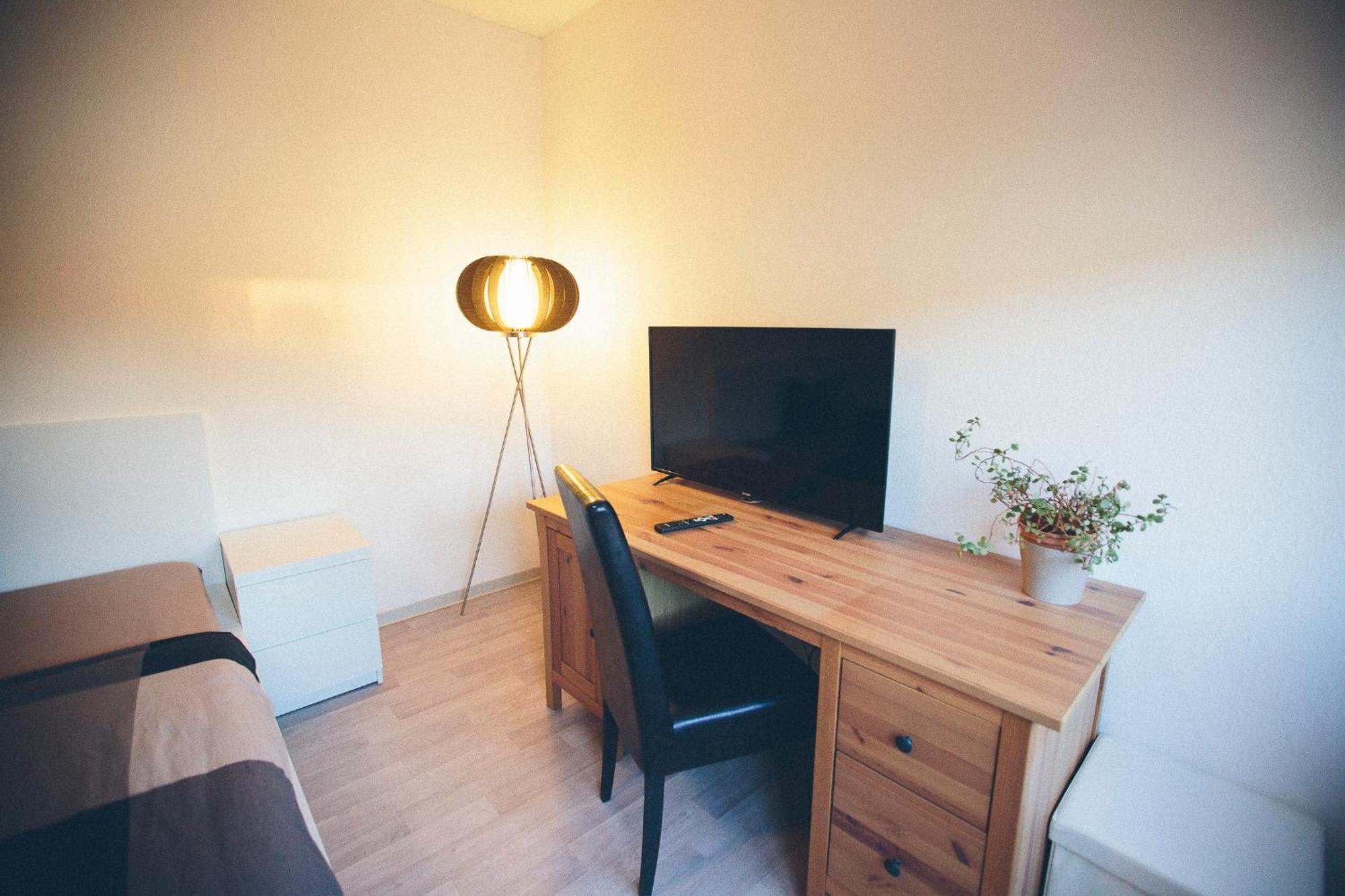 Grosse & Voll Ausgestattete Apartments, Studios, Doppelzimmer, Workspace, Parkplatz, Netflix, Prime & Schnelles Wifi In Ruhiger Lage Mit Garten Рудольштадт Екстер'єр фото
