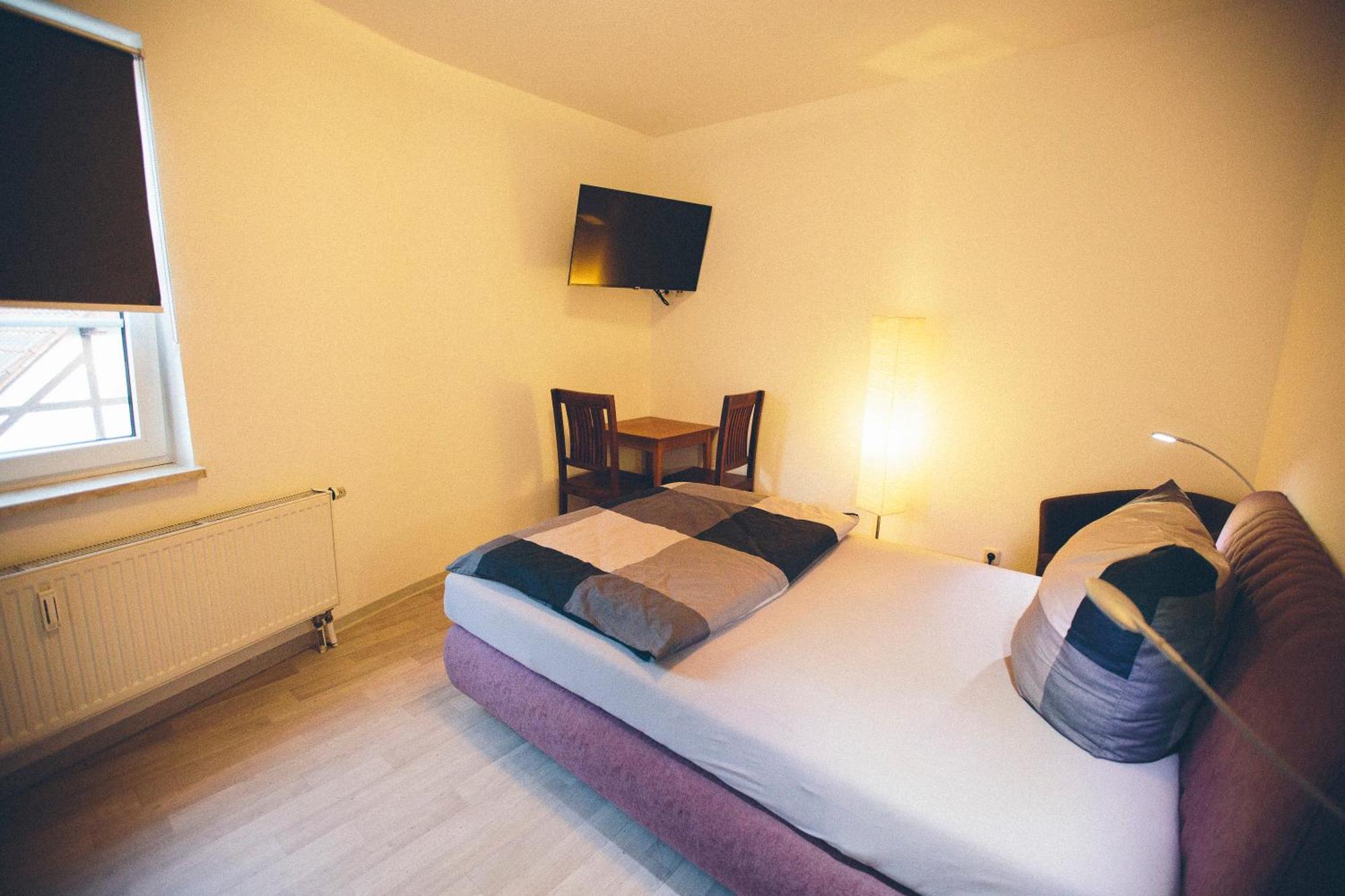 Grosse & Voll Ausgestattete Apartments, Studios, Doppelzimmer, Workspace, Parkplatz, Netflix, Prime & Schnelles Wifi In Ruhiger Lage Mit Garten Рудольштадт Екстер'єр фото